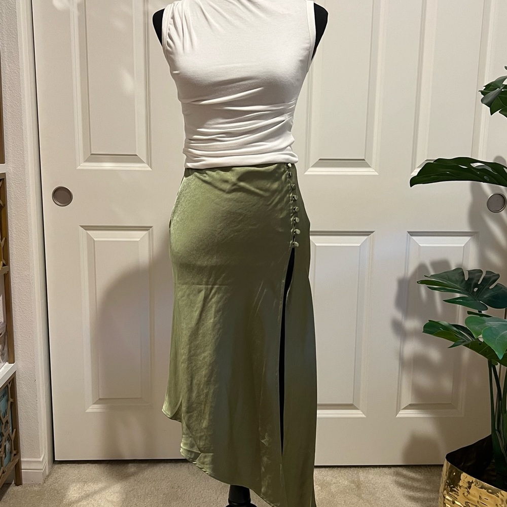Asymetrical skirt with slit. Perfect for summer! NWT - Picture 3 of 3